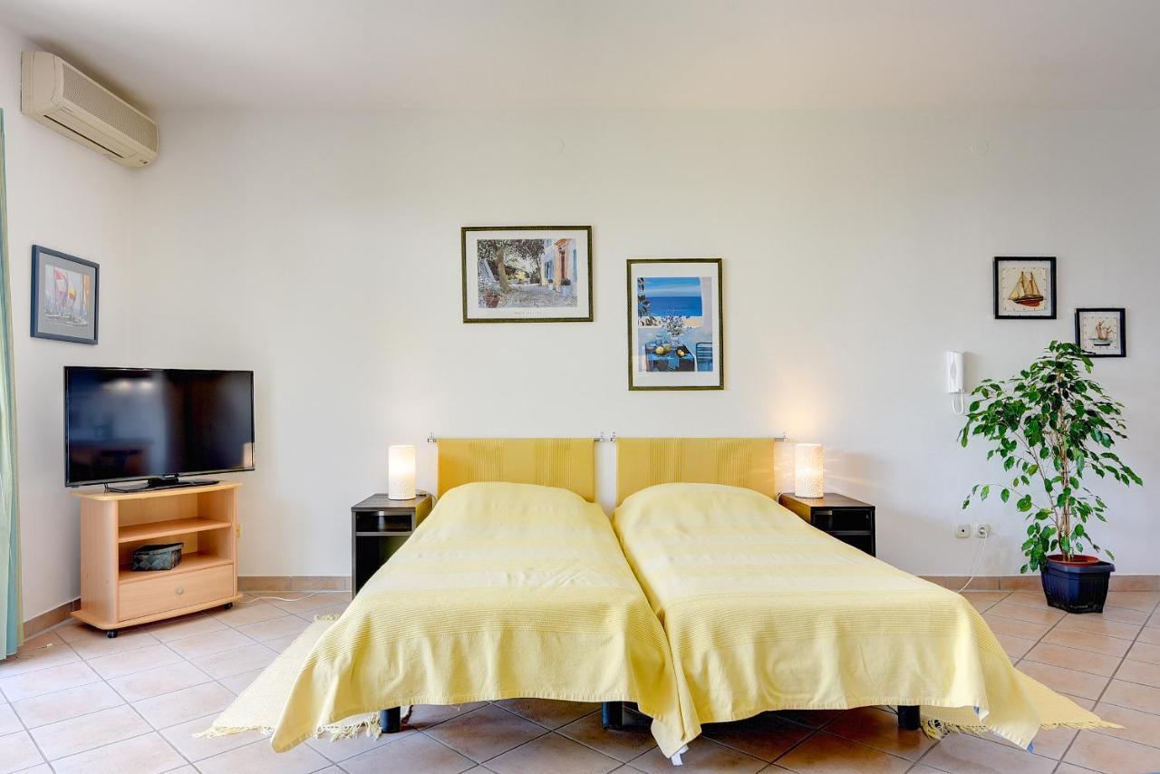 Apartments Villa Ana 메덜린 외부 사진